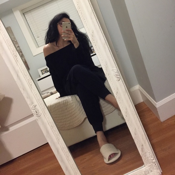 Off shoulder sweater - Picture 2 of 6